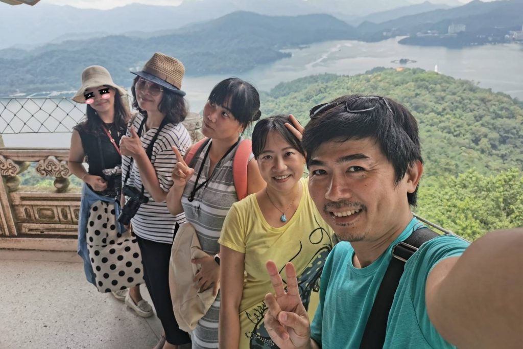 南投魚池｜慈恩塔步道，短短570公尺步道，綠意盎然林蔭遮敝，360度無死角眺望日月潭 @飛天璇的口袋