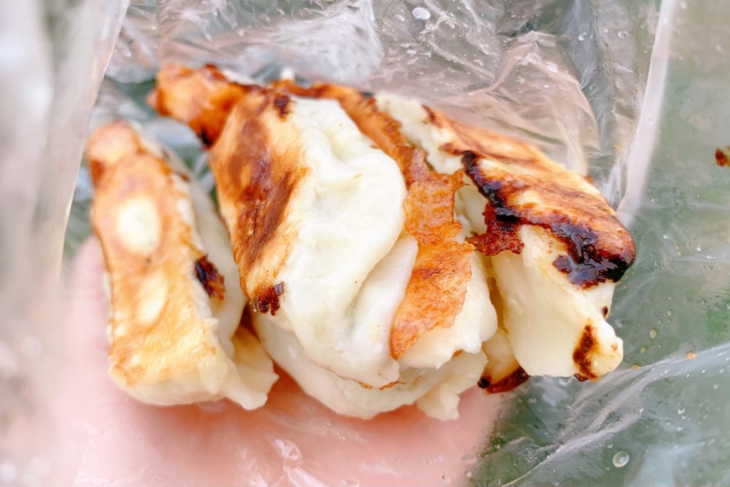 周記水煎包｜隱身黎明市場內的水煎包，最接地氣的台式下午茶銅板美食 @飛天璇的口袋