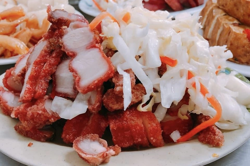 台中西區｜第五市場蚵仔粥．樂群街超人氣美食，必點人氣綜合小菜 @飛天璇的口袋