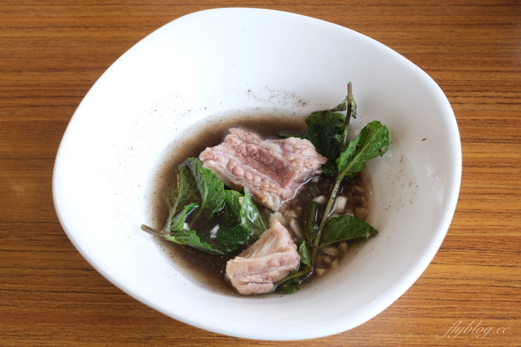 魯媽媽雲南擺夷料理｜清境最超人氣的「魯媽媽」雲南料理，座擁海拔2000公尺的美景 @飛天璇的口袋