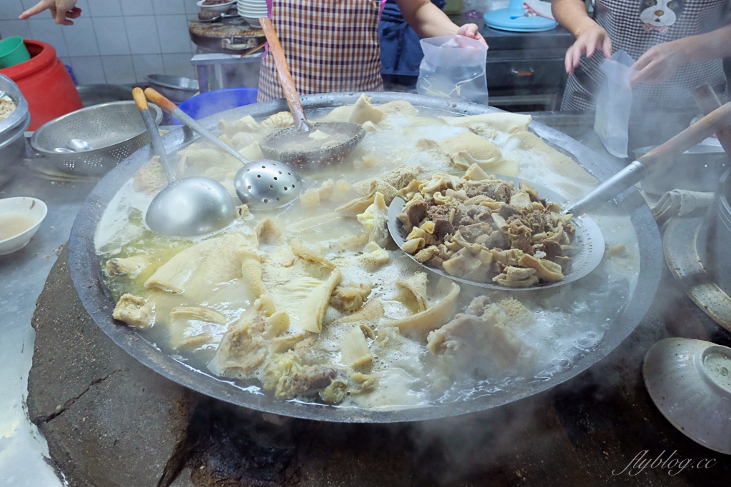 嘉義東區|王家祖傳本產牛雜湯.東市場超人氣小吃美食,榮獲台灣500碗的推薦 @飛天璇的口袋 嘉義東區|王家祖傳本產牛雜湯.東市場超人氣小吃美食,榮獲台灣500碗的推薦 @飛天璇的口袋