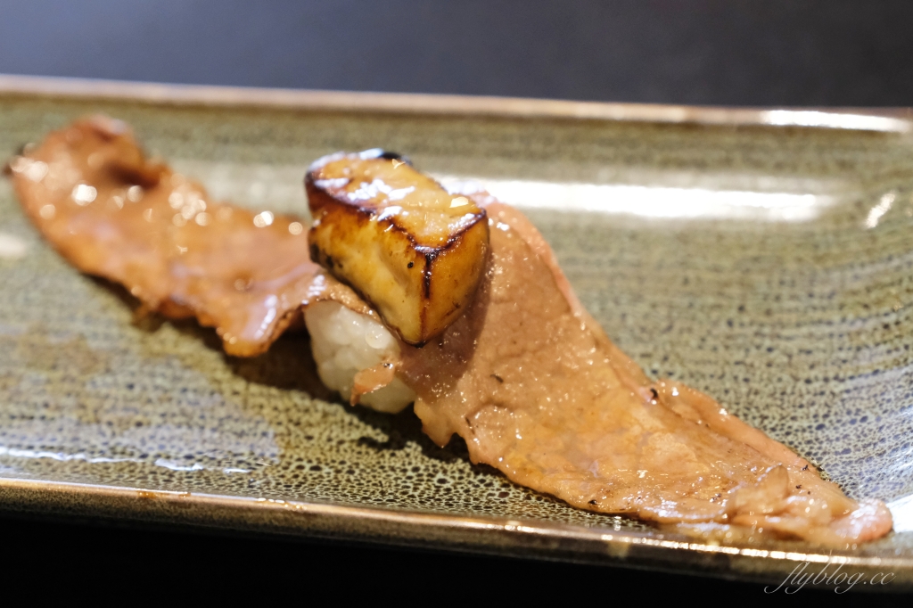 元手壽司｜食材新鮮創意有質感，炙燒鴨肝牛肉超銷魂，朝馬美食餐廳推薦 @飛天璇的口袋