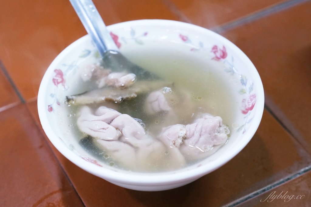 嘉義東區｜袁家筒仔米糕．嘉義東市場人氣小吃攤，傳承一甲子的銅板美食 @飛天璇的口袋