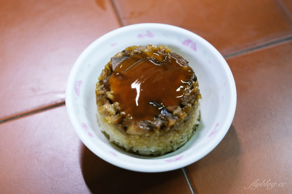 嘉義東區｜袁家筒仔米糕．嘉義東市場人氣小吃攤，傳承一甲子的銅板美食 @飛天璇的口袋