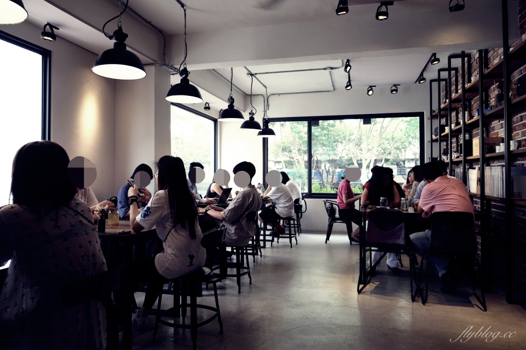 【台中北區】 Hausinc Cafe：台灣25間最棒的咖啡館之一，工業風設計提供早午餐和甜點 @飛天璇的口袋