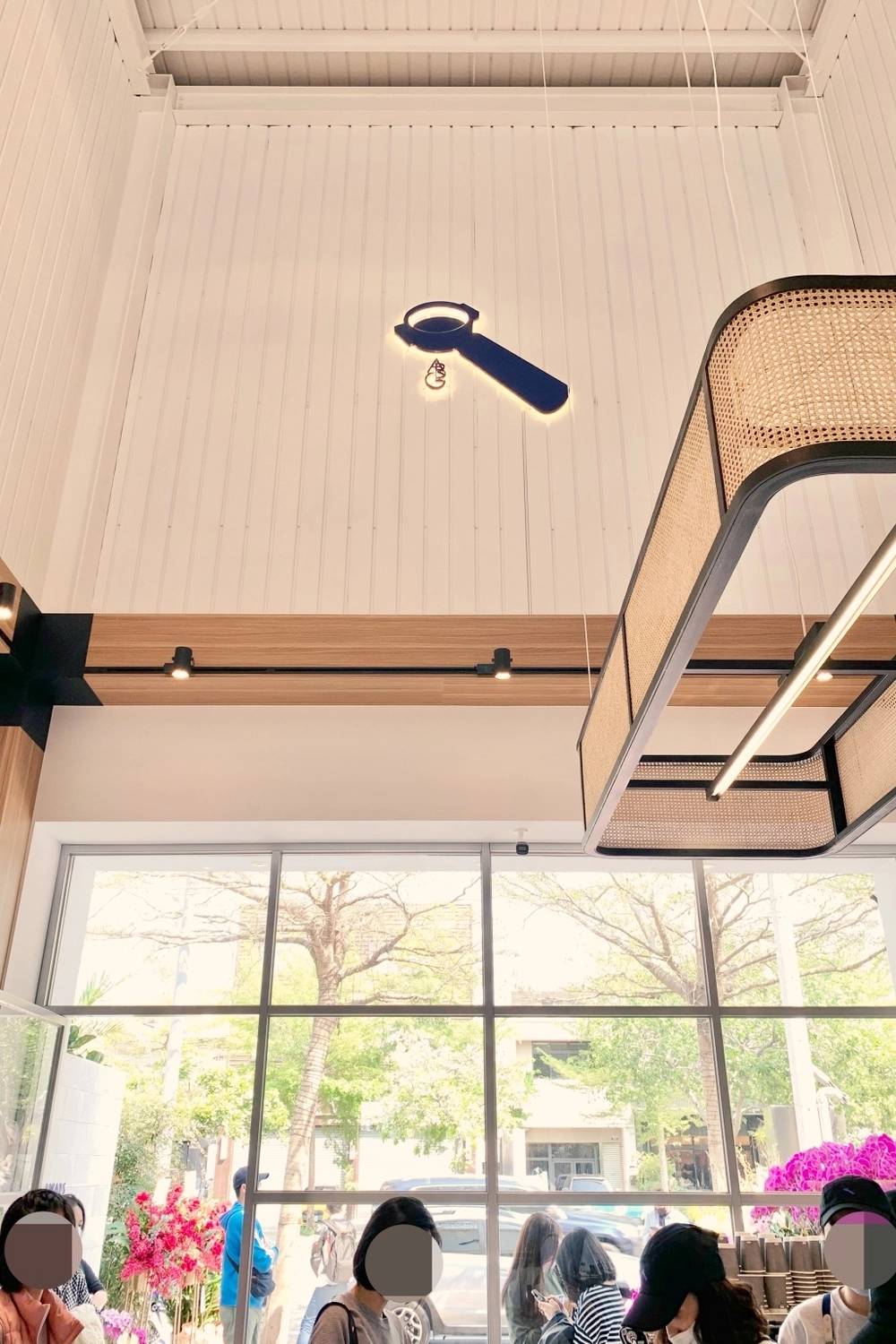 台中南屯｜ABG Coffee，台北超人氣咖啡館進駐台中公益路，港星余文樂品牌背書的咖啡館 @飛天璇的口袋