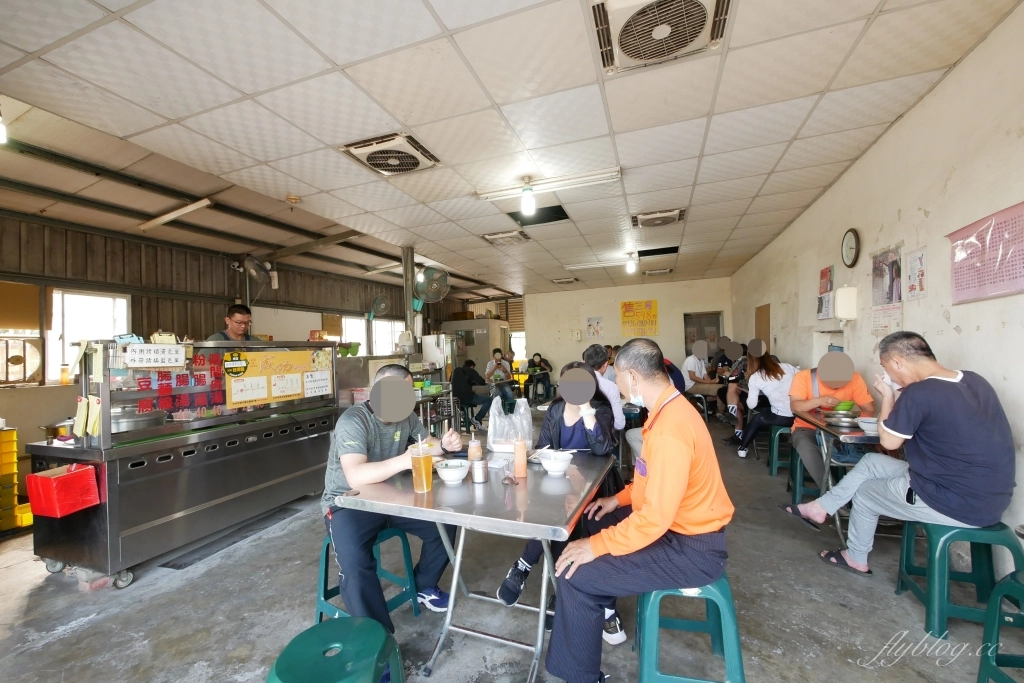 台中南屯｜成功臭豆腐，成功嶺鐵皮屋臭豆腐麵線店，鄰近南屯彩虹眷村銅板美食 @飛天璇的口袋