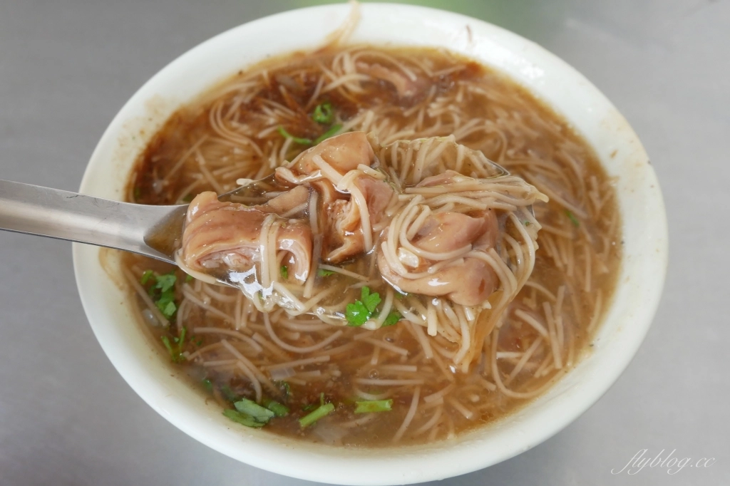 台中南屯｜成功臭豆腐，成功嶺鐵皮屋臭豆腐麵線店，鄰近南屯彩虹眷村銅板美食 @飛天璇的口袋