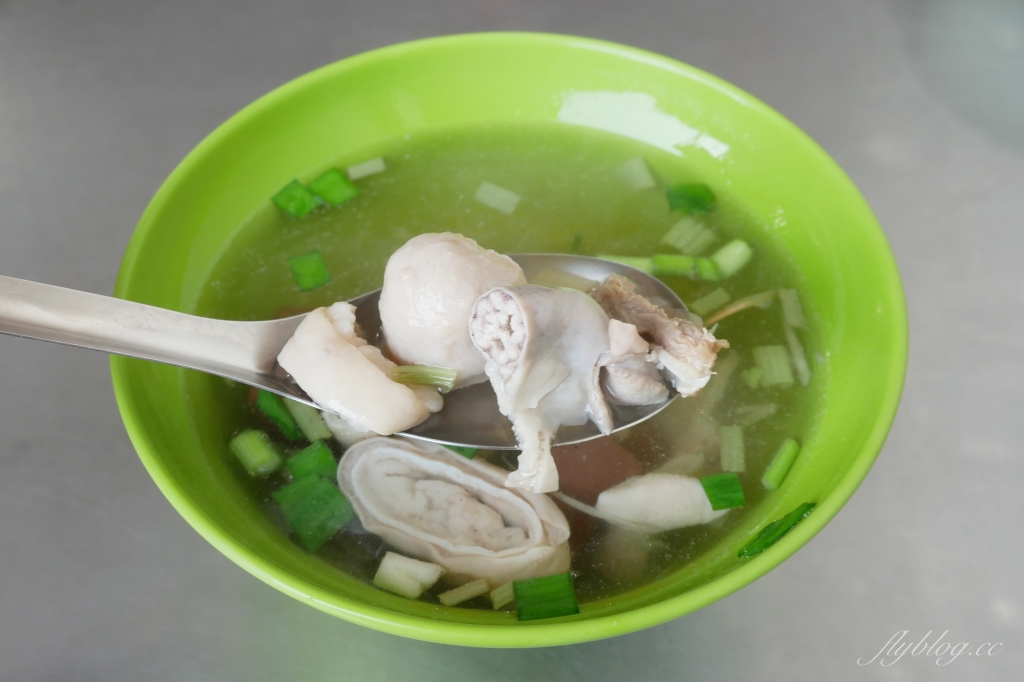 台中南屯｜成功臭豆腐，成功嶺鐵皮屋臭豆腐麵線店，鄰近南屯彩虹眷村銅板美食 @飛天璇的口袋