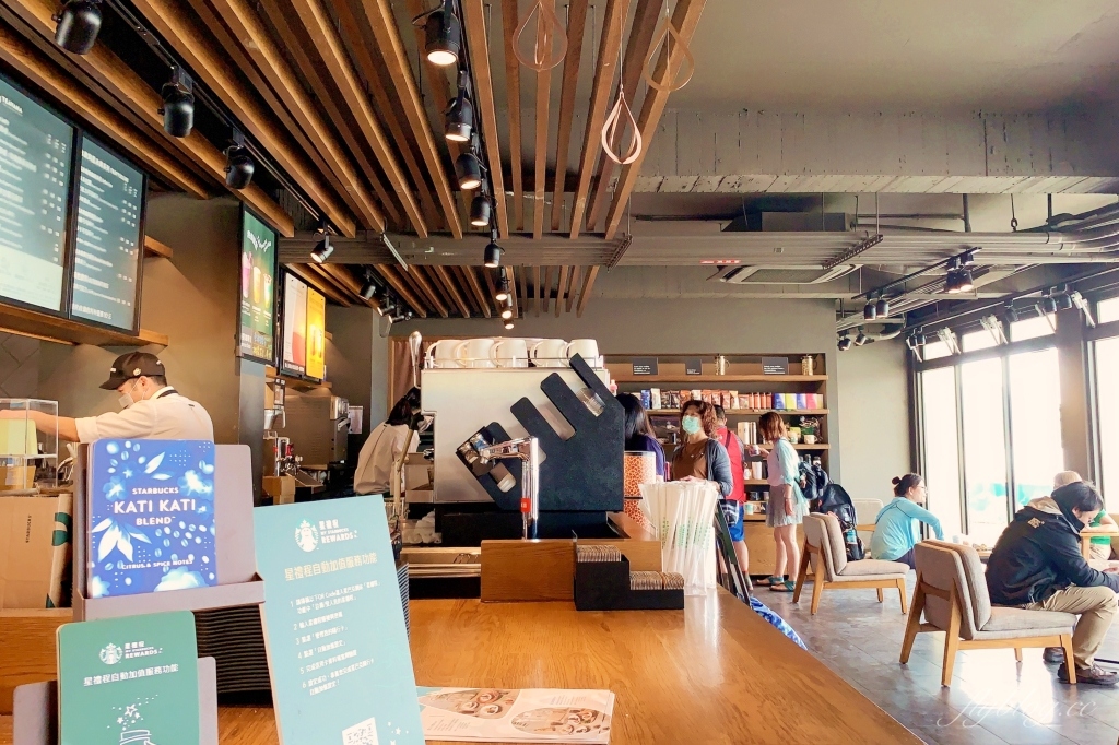 馬祖南竿｜馬祖特色星巴克門市，最台最靠北的星巴克，坐擁南竿福澳港無敵海景 @飛天璇的口袋