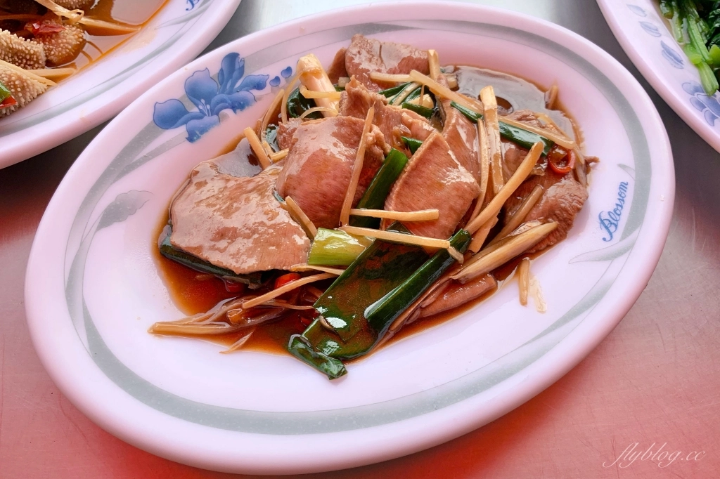 台中烏日｜張家晉牛雜．只賣白天的全牛料理，中午用餐時間座無虛席 @飛天璇的口袋