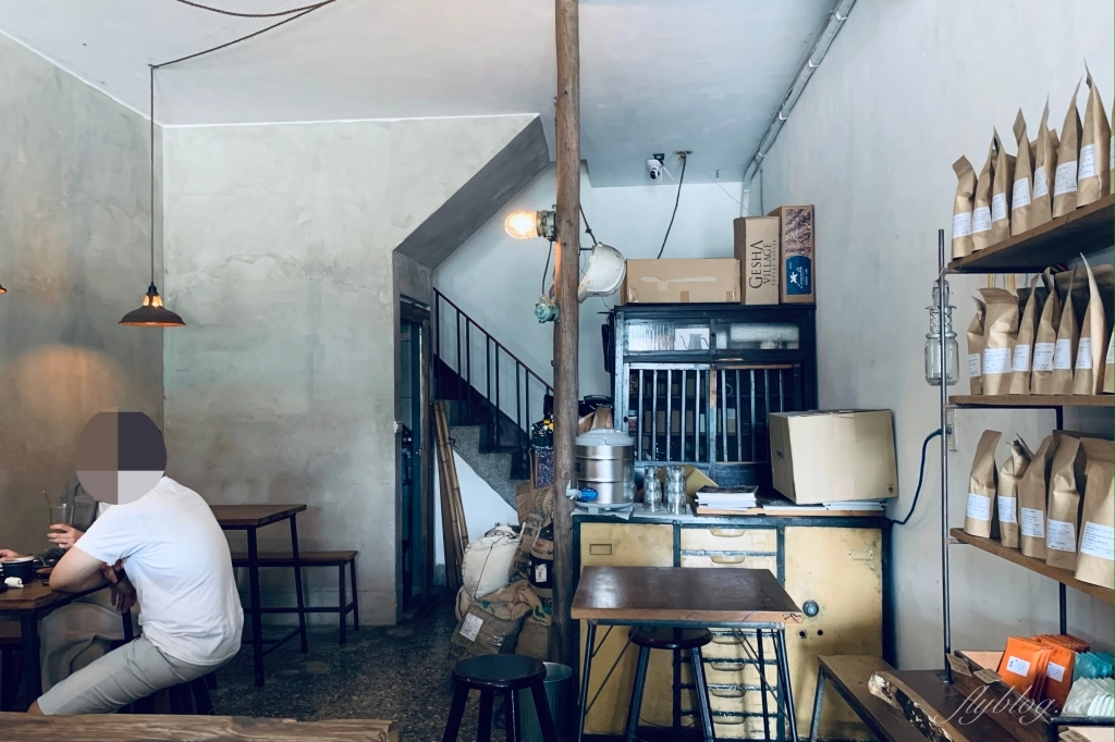 台中烏日｜楽珈 Coffee Roaster，咖啡甜點和麵包都很有水準，值得為了一杯咖啡專程跑一趟 @飛天璇的口袋