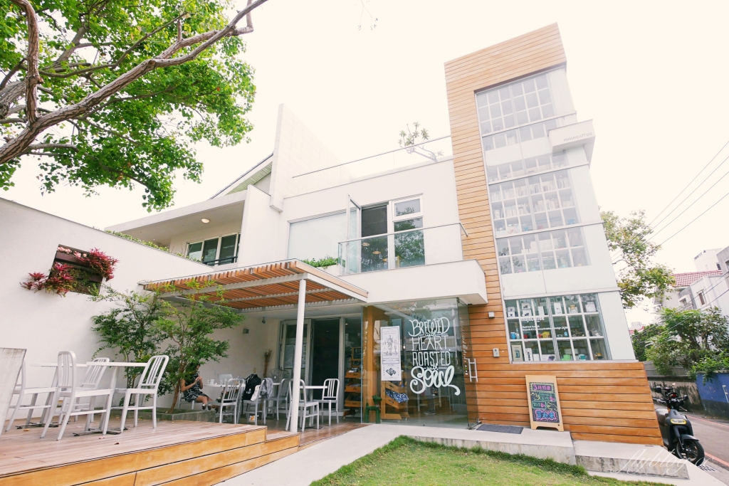 台中西區｜The Factory Mojocoffee．台灣最棒的25間咖啡廳台中第一名，精明商圈巷弄裡的純白建築 @飛天璇的口袋