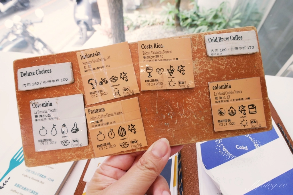 台中西區｜The Factory Mojocoffee．台灣最棒的25間咖啡廳台中第一名，精明商圈巷弄裡的純白建築 @飛天璇的口袋