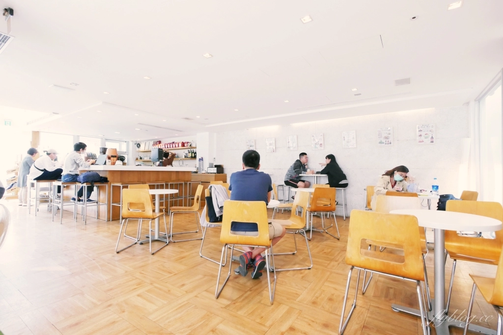 台中西區｜The Factory Mojocoffee．台灣最棒的25間咖啡廳台中第一名，精明商圈巷弄裡的純白建築 @飛天璇的口袋