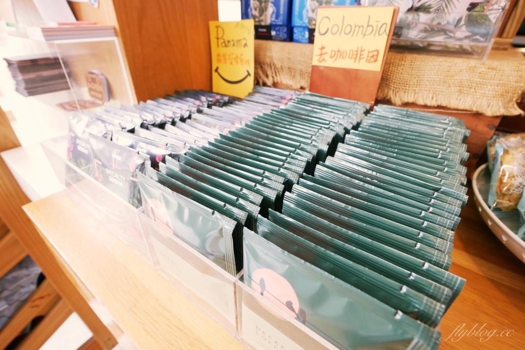 台中西區｜The Factory Mojocoffee．台灣最棒的25間咖啡廳台中第一名，精明商圈巷弄裡的純白建築 @飛天璇的口袋