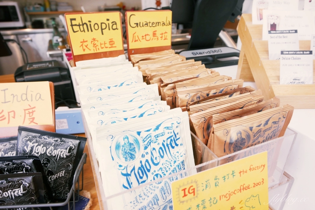 台中西區｜The Factory Mojocoffee．台灣最棒的25間咖啡廳台中第一名，精明商圈巷弄裡的純白建築 @飛天璇的口袋