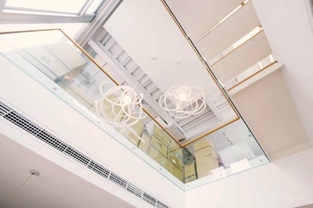 台中西區｜The Factory Mojocoffee．台灣最棒的25間咖啡廳台中第一名，精明商圈巷弄裡的純白建築 @飛天璇的口袋