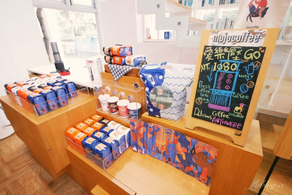 台中西區｜The Factory Mojocoffee．台灣最棒的25間咖啡廳台中第一名，精明商圈巷弄裡的純白建築 @飛天璇的口袋