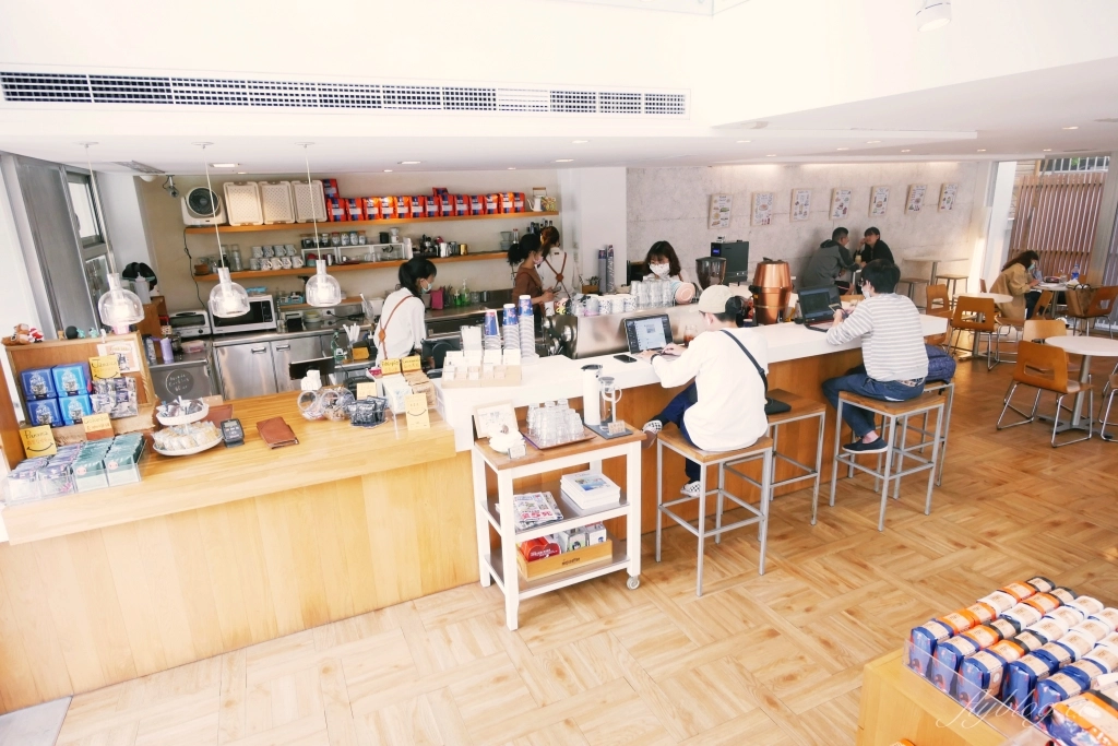台中西區｜The Factory Mojocoffee．台灣最棒的25間咖啡廳台中第一名，精明商圈巷弄裡的純白建築 @飛天璇的口袋
