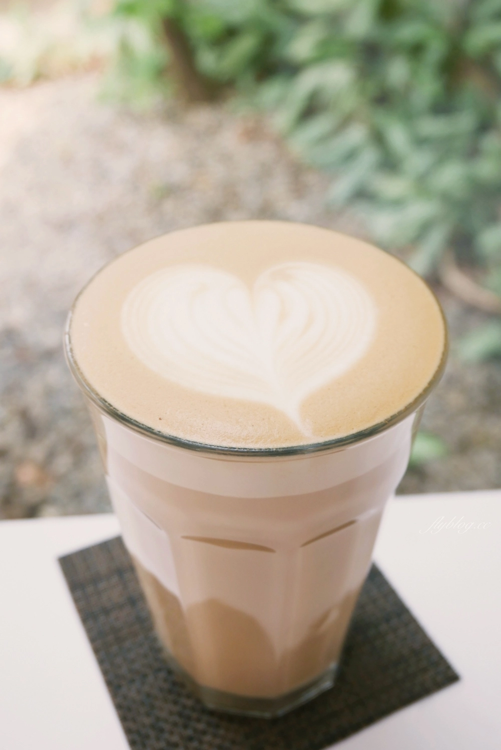 台中西區｜The Factory Mojocoffee．台灣最棒的25間咖啡廳台中第一名，精明商圈巷弄裡的純白建築 @飛天璇的口袋