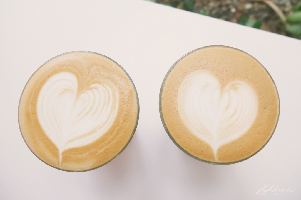 台中西區｜The Factory Mojocoffee．台灣最棒的25間咖啡廳台中第一名，精明商圈巷弄裡的純白建築 @飛天璇的口袋