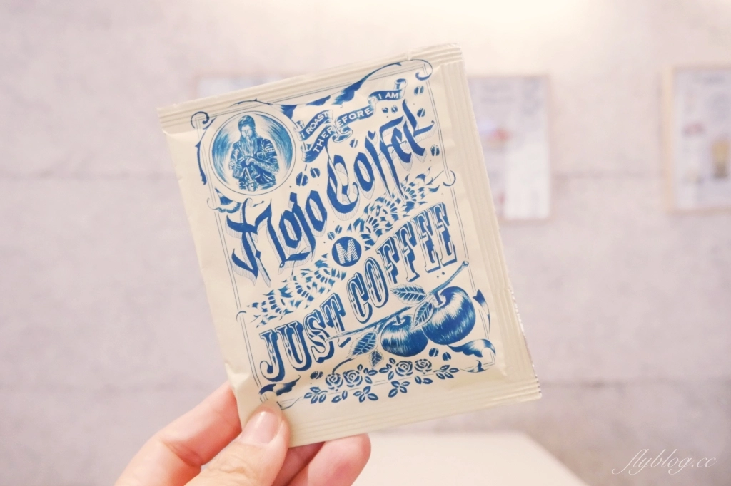 台中西區｜The Factory Mojocoffee．台灣最棒的25間咖啡廳台中第一名，精明商圈巷弄裡的純白建築 @飛天璇的口袋