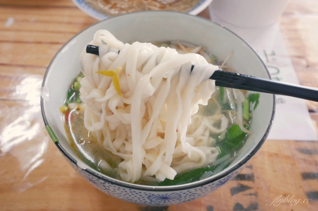 苗栗銅鑼｜小食光麵堂．苗栗文青風小麵館，肥嘟嘟水晶餃超可愛 @飛天璇的口袋
