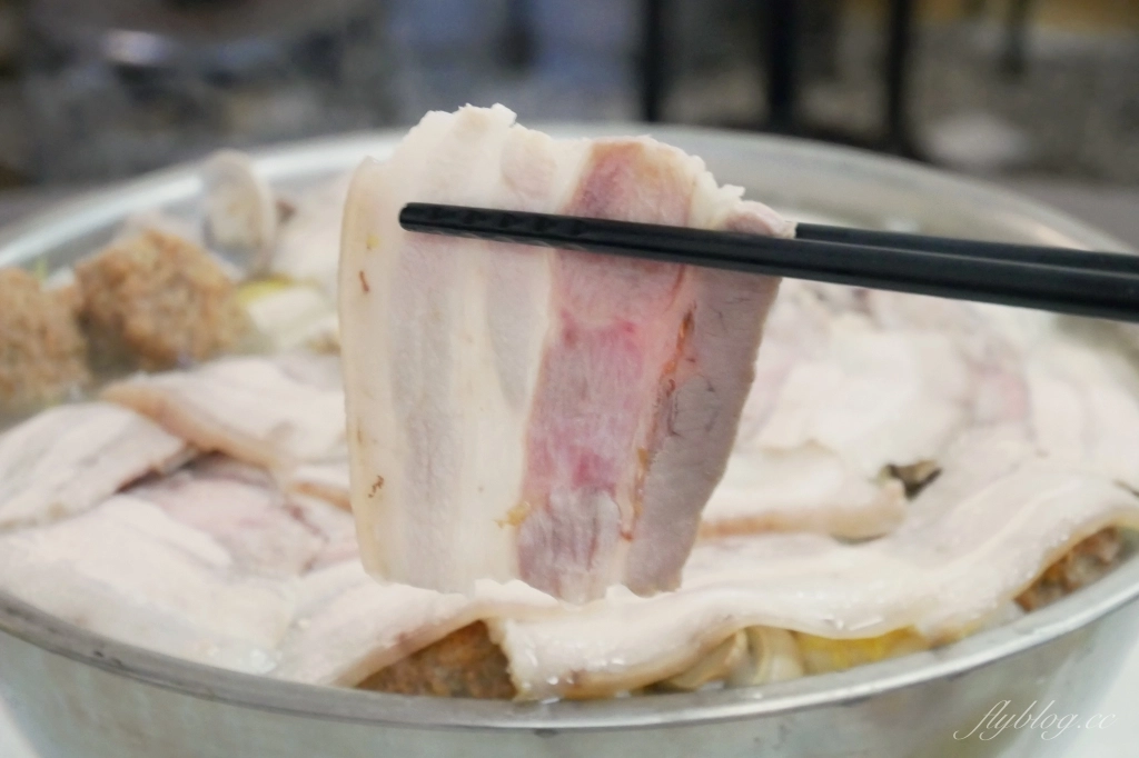 台中大雅|老趙傳統麵食館.清泉崗老字號麵食館,冬天限定酸菜白肉鍋要預訂 @飛天璇的口袋 台中大雅|老趙傳統麵食館.清泉崗老字號麵食館,冬天限定酸菜白肉鍋要預訂 @飛天璇的口袋