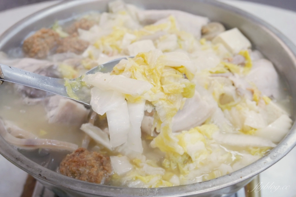 台中大雅|老趙傳統麵食館.清泉崗老字號麵食館,冬天限定酸菜白肉鍋要預訂 @飛天璇的口袋 台中大雅|老趙傳統麵食館.清泉崗老字號麵食館,冬天限定酸菜白肉鍋要預訂 @飛天璇的口袋