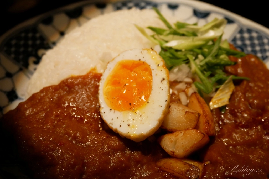 台中西區｜通庵熟成咖喱．台北超人氣咖哩店進駐，台中審計新村美食推薦 @飛天璇的口袋