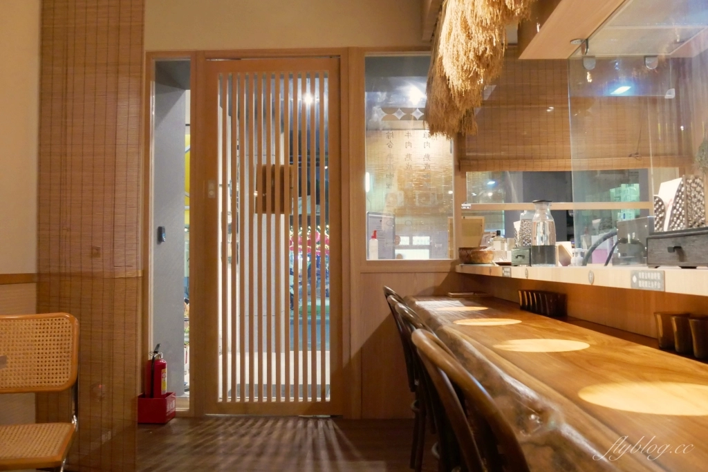 台中西區｜通庵熟成咖喱．台北超人氣咖哩店進駐，台中審計新村美食推薦 @飛天璇的口袋