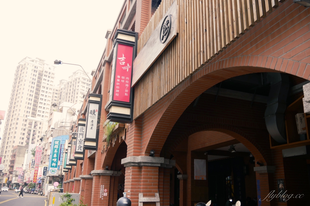 新竹北區｜吉十咖啡．新竹城隍廟人氣咖啡館，肉桂捲控必朝聖的名店 @飛天璇的口袋