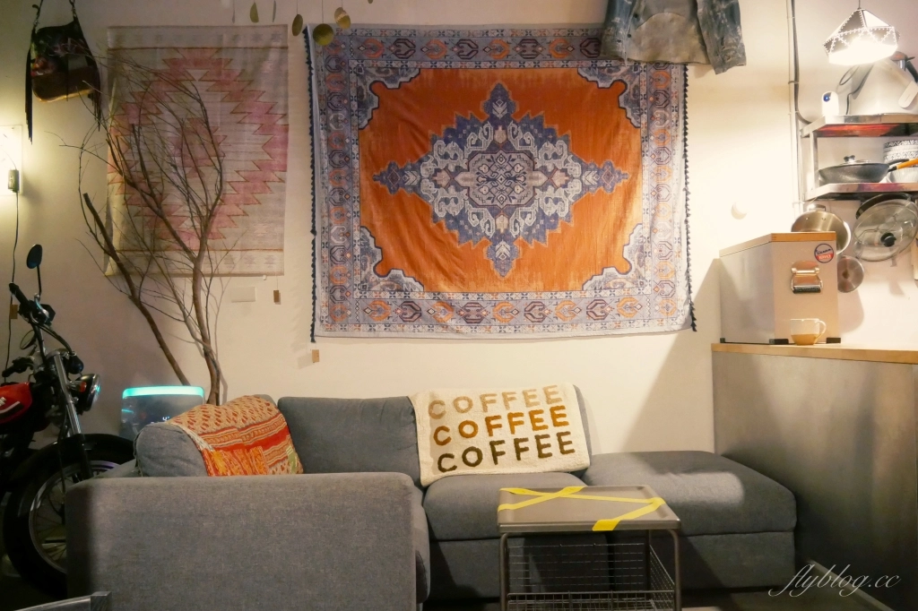 新竹北區｜吉十咖啡．新竹城隍廟人氣咖啡館，肉桂捲控必朝聖的名店 @飛天璇的口袋