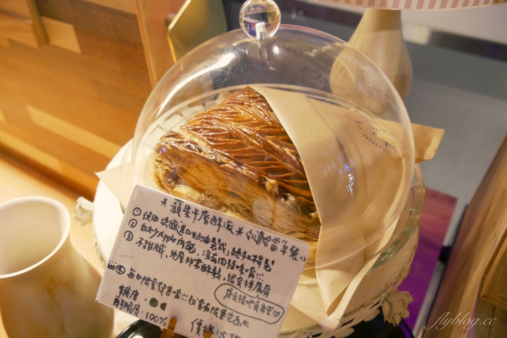 新竹北區｜吉十咖啡．新竹城隍廟人氣咖啡館，肉桂捲控必朝聖的名店 @飛天璇的口袋