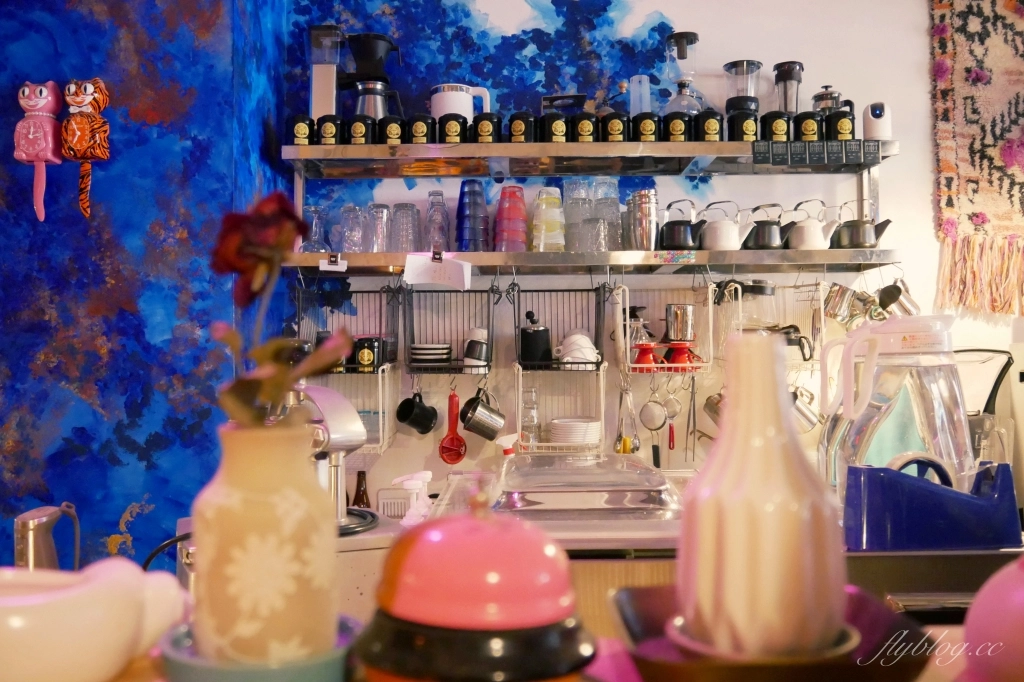 新竹北區｜吉十咖啡．新竹城隍廟人氣咖啡館，肉桂捲控必朝聖的名店 @飛天璇的口袋