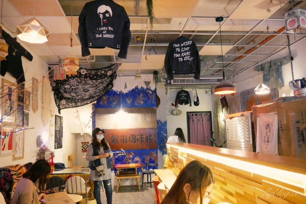 新竹北區｜吉十咖啡．新竹城隍廟人氣咖啡館，肉桂捲控必朝聖的名店 @飛天璇的口袋