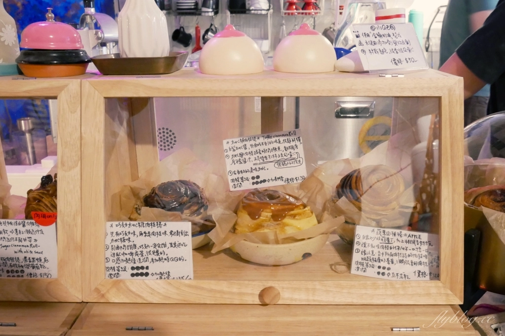 新竹北區｜吉十咖啡．新竹城隍廟人氣咖啡館，肉桂捲控必朝聖的名店 @飛天璇的口袋