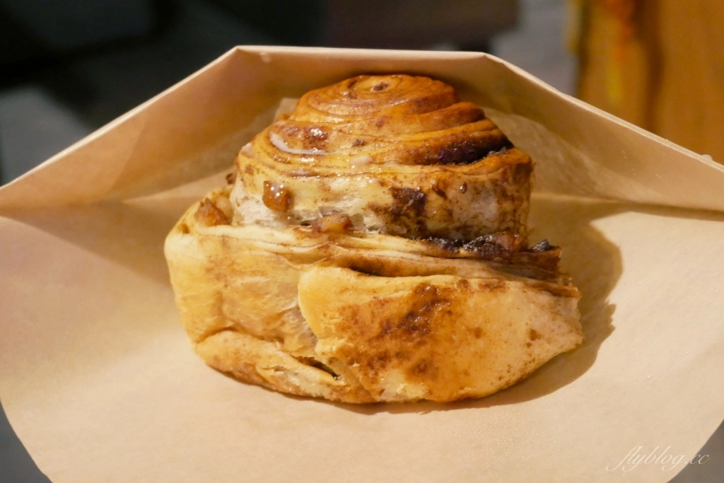 新竹北區｜吉十咖啡．新竹城隍廟人氣咖啡館，肉桂捲控必朝聖的名店 @飛天璇的口袋