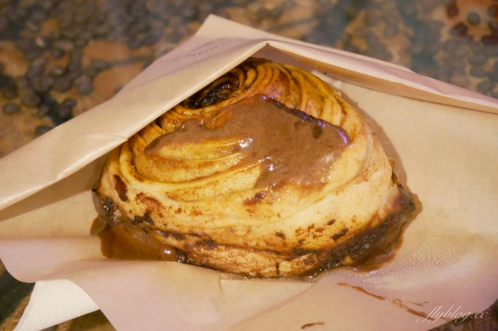 新竹北區｜吉十咖啡．新竹城隍廟人氣咖啡館，肉桂捲控必朝聖的名店 @飛天璇的口袋