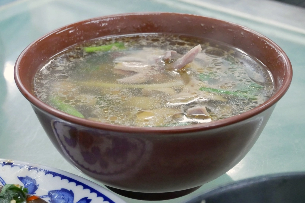 新竹北區｜許二姐鴨肉飯．新竹城隍廟必吃美食鴨肉許，招牌炒血鴨好吃又涮嘴 @飛天璇的口袋