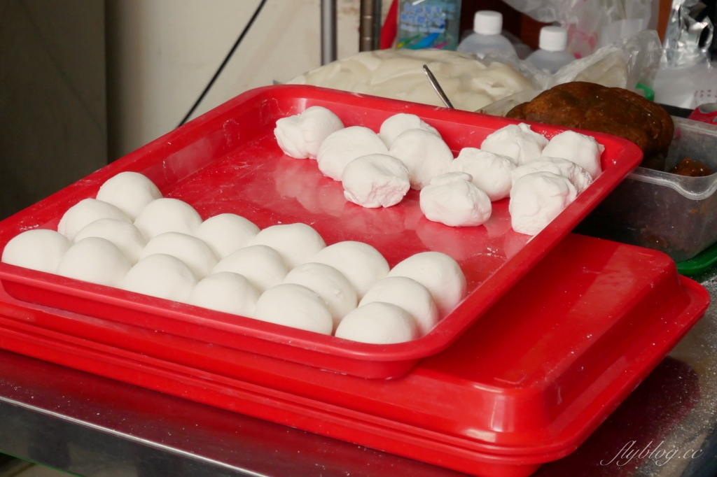 新竹北區｜周家燒麻糬，新竹城隍廟排隊美食燒麻糬，軟Q又療癒的古早味小吃 @飛天璇的口袋