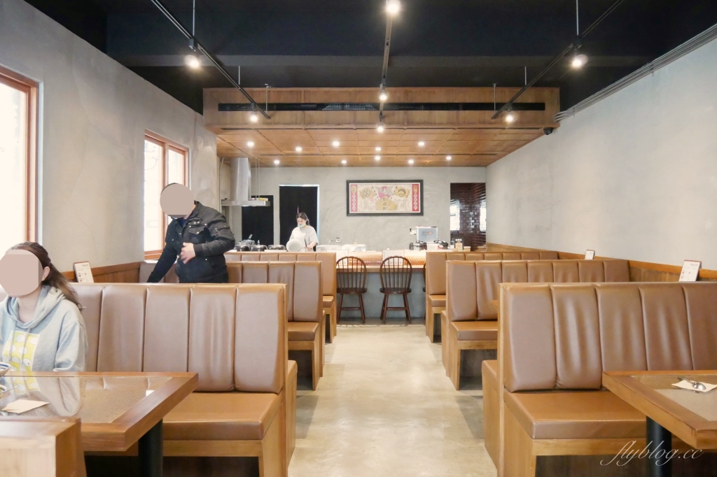 台中北區｜新高軒咖哩．藝人唐禹哲開的咖哩專賣店，濃濃的復古風進駐一中商圈 @飛天璇的口袋