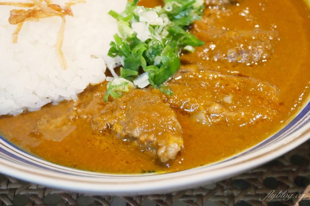 台中北區｜新高軒咖哩．藝人唐禹哲開的咖哩專賣店，濃濃的復古風進駐一中商圈 @飛天璇的口袋