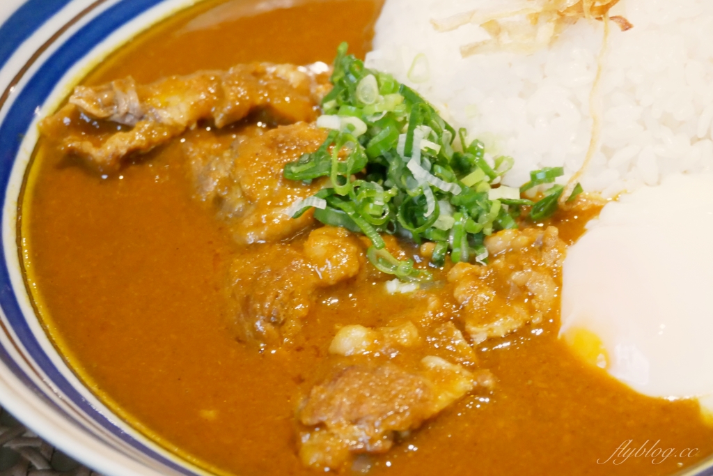 台中北區｜新高軒咖哩．藝人唐禹哲開的咖哩專賣店，濃濃的復古風進駐一中商圈 @飛天璇的口袋