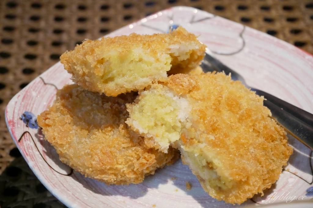 台中北區｜新高軒咖哩．藝人唐禹哲開的咖哩專賣店，濃濃的復古風進駐一中商圈 @飛天璇的口袋