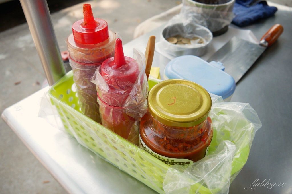 台中南屯｜黎明新村跩姨蔥油餅．在地30年的古早味美食，每日現撖現煎賣完即收 @飛天璇的口袋