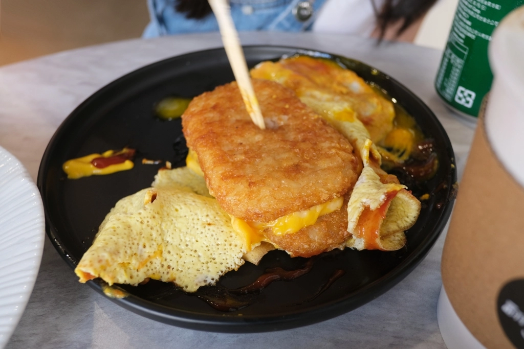 台中北屯|翻白眼女孩,從貨櫃屋起家的早午餐店,捷運松竹站步行10分鐘美食 @飛天璇的口袋 台中北屯|翻白眼女孩,從貨櫃屋起家的早午餐店,捷運松竹站步行10分鐘美食 @飛天璇的口袋