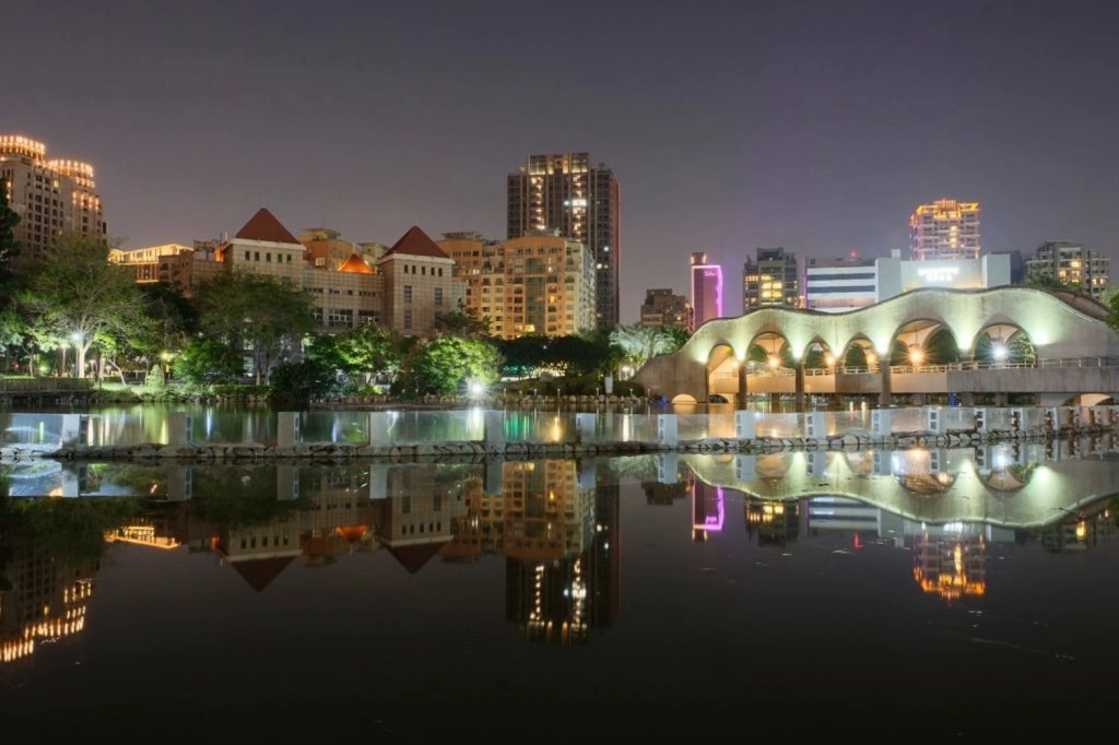 豐樂雕塑公園｜台灣第一座公立露天雕塑公園，台中捷運步行5分鐘抵達 @飛天璇的口袋