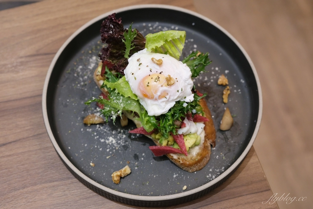 台中南屯｜咖波堤 Cupoti Cafe．河南路網美風咖啡館，酸麵包和肉桂捲吃得到 @飛天璇的口袋